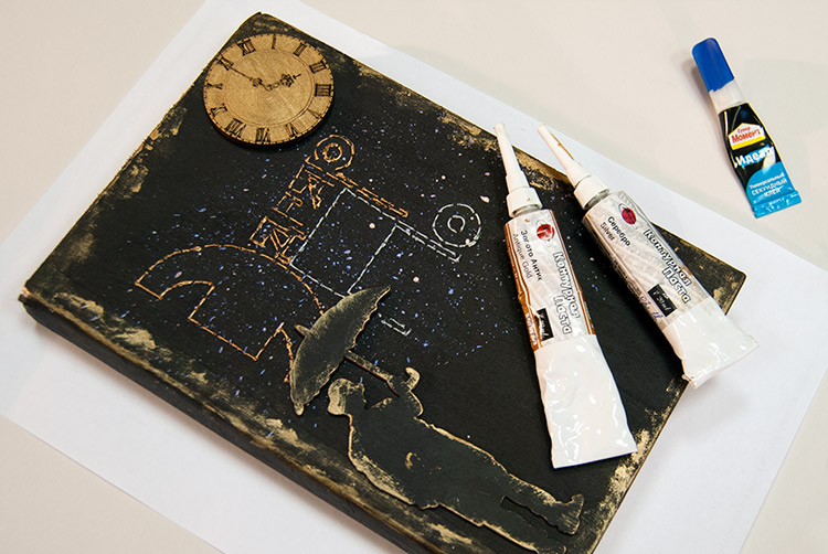 чем покрасить обложку книги. Смотреть фото чем покрасить обложку книги. Смотреть картинку чем покрасить обложку книги. Картинка про чем покрасить обложку книги. Фото чем покрасить обложку книги