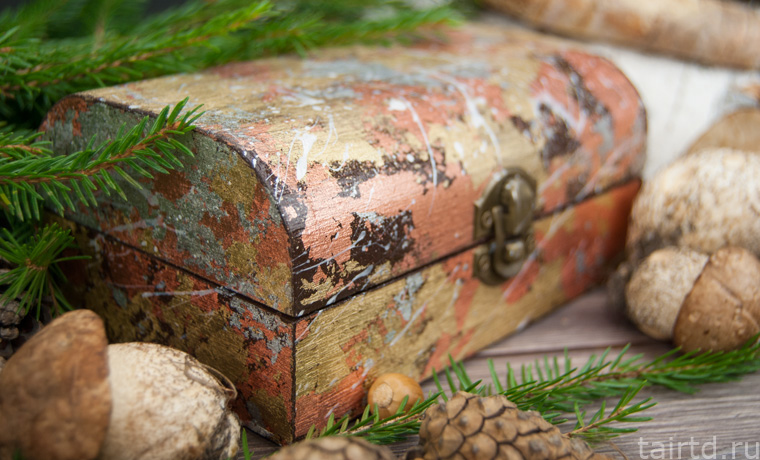 Шкатулка с поталью и набрызгом