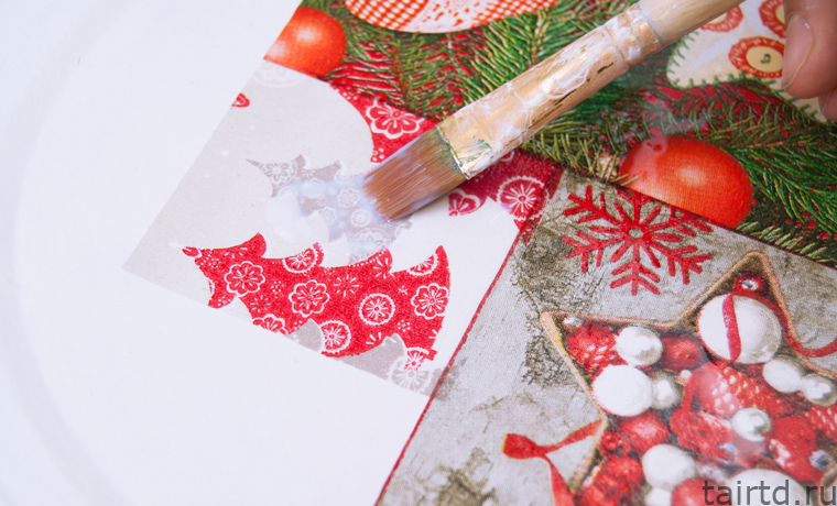 Новогодний декор жестяной банки для печенья. Лоскутный декупаж Новогодний декор жестяной банки для печенья. Лоскутный декупаж