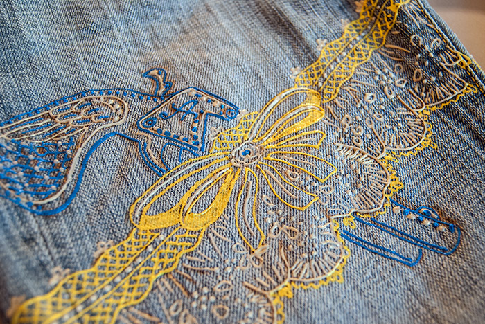 Роспись джинсов контурами по ткани и контурным гелем
