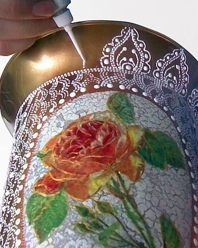 Орнаментом оформляем горловину и низ вазы. Орнаментом оформляем горловину и низ вазы.