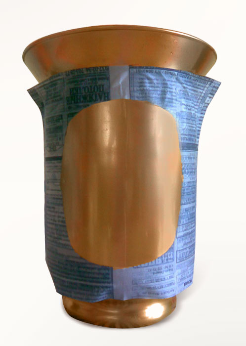 На вазу приклеивается трафарет На вазу приклеивается трафарет